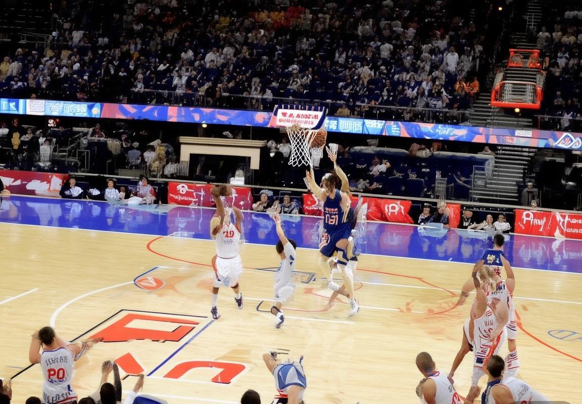 NBA菲尼克斯太阳队重建之路：老将离队与未来挑战解析(图1)